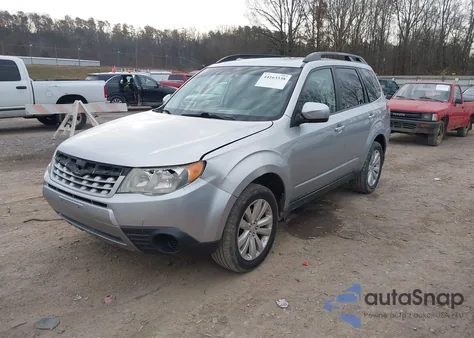 2013 Subaru Forester 2.5X Premium z USA, uszkodzony, nr VIN JF2SHADC8DH438172